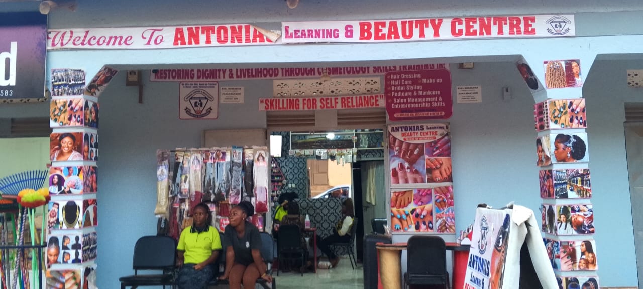 Antonia Salon Interior